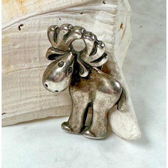 Estate Jewelry - Sterling Silver Moose Pendant with a Sweet Expression - 1 1/8"